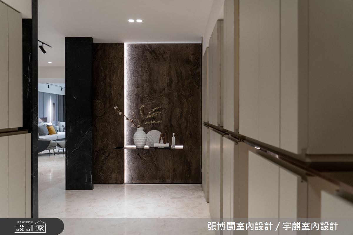120坪的空間,設計師以精準的格局配置、豐富的建材與