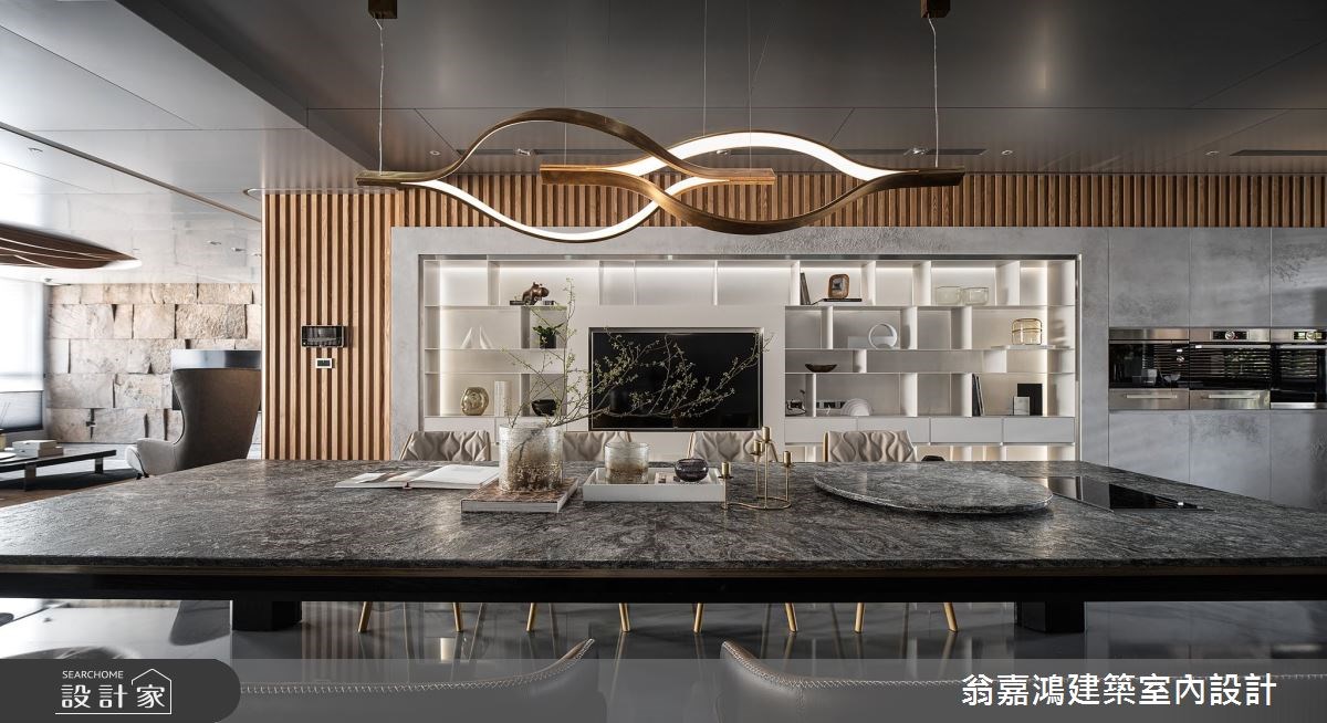 近年來締造無數豪宅與私人招待所，作品風格鮮明的鬼才