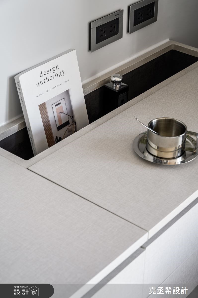 35 坪的現代風居家，承載了屋主的絕佳生活品味，設計