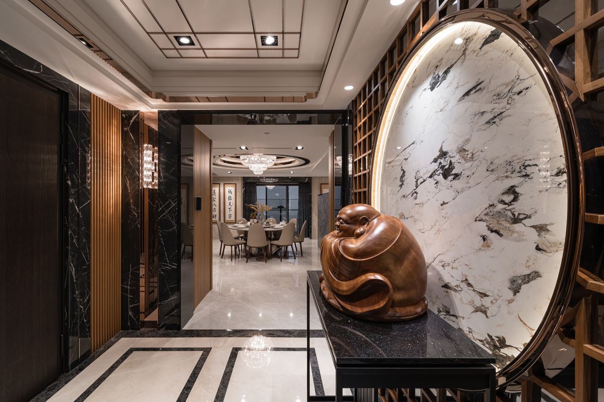 此案為打通兩戶格局的雙拼住宅型態,屋主一家對於空間