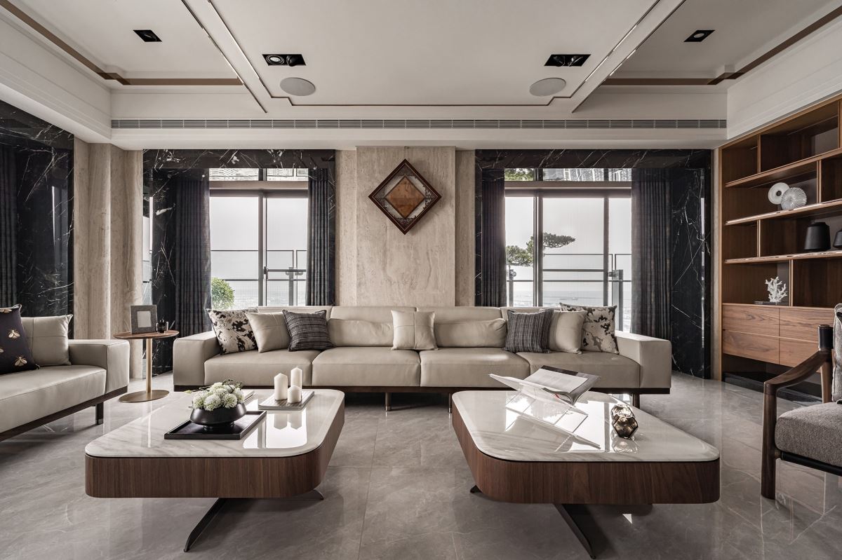 此案為打通兩戶格局的雙拼住宅型態,屋主一家對於空間