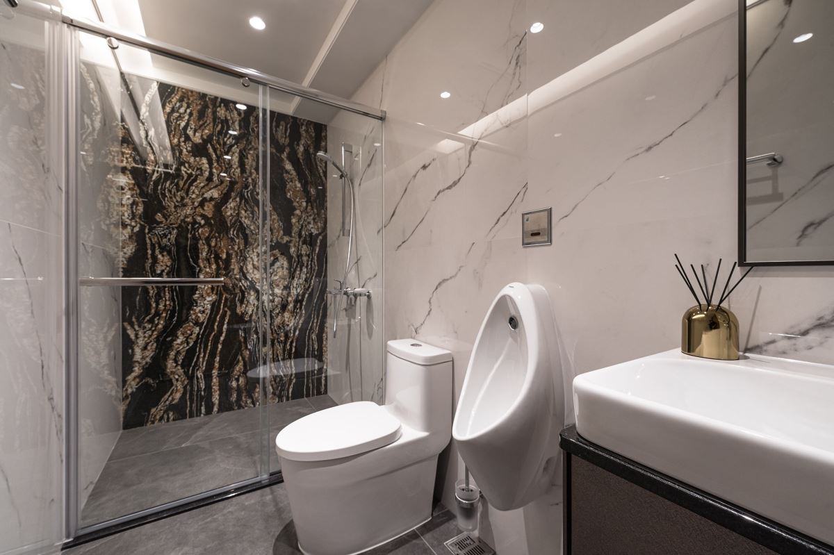 此案為打通兩戶格局的雙拼住宅型態,屋主一家對於空間