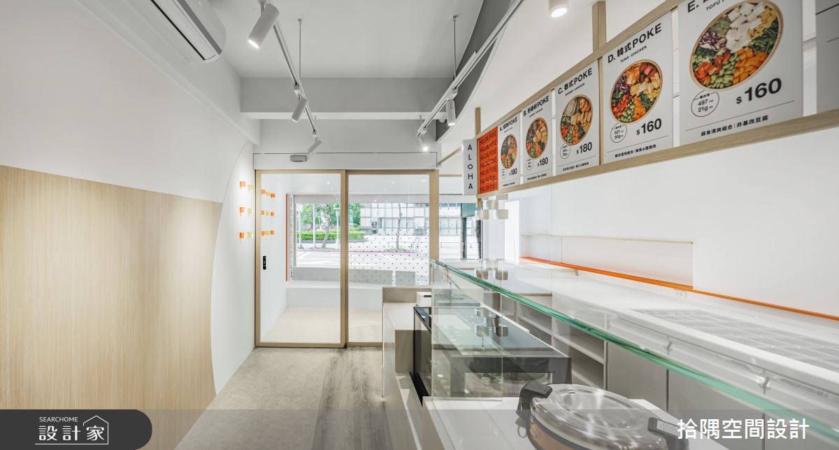 21坪老屋改建後,透過鮮明色彩妝點、格局動線安排與細