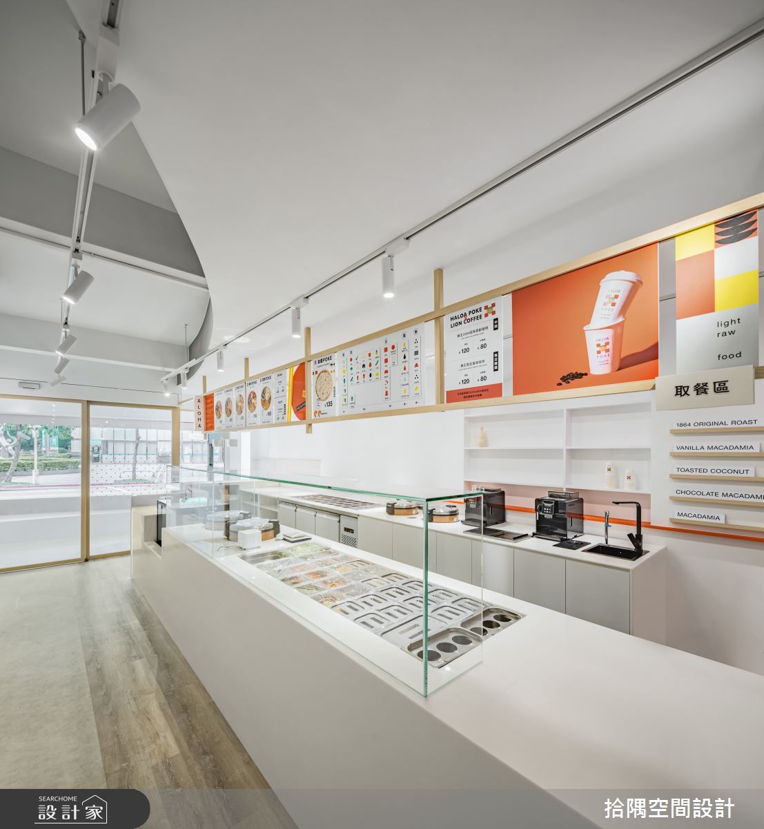 21坪老屋改建後,透過鮮明色彩妝點、格局動線安排與細