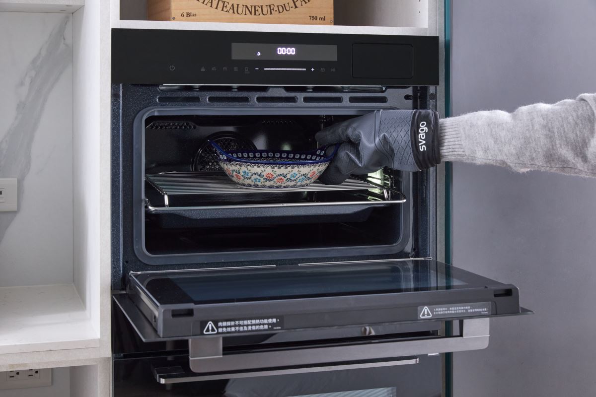 svago 嵌入式蒸烤箱,整合電鍋與烤箱機能,縮短料理流程讓生活更便利。
