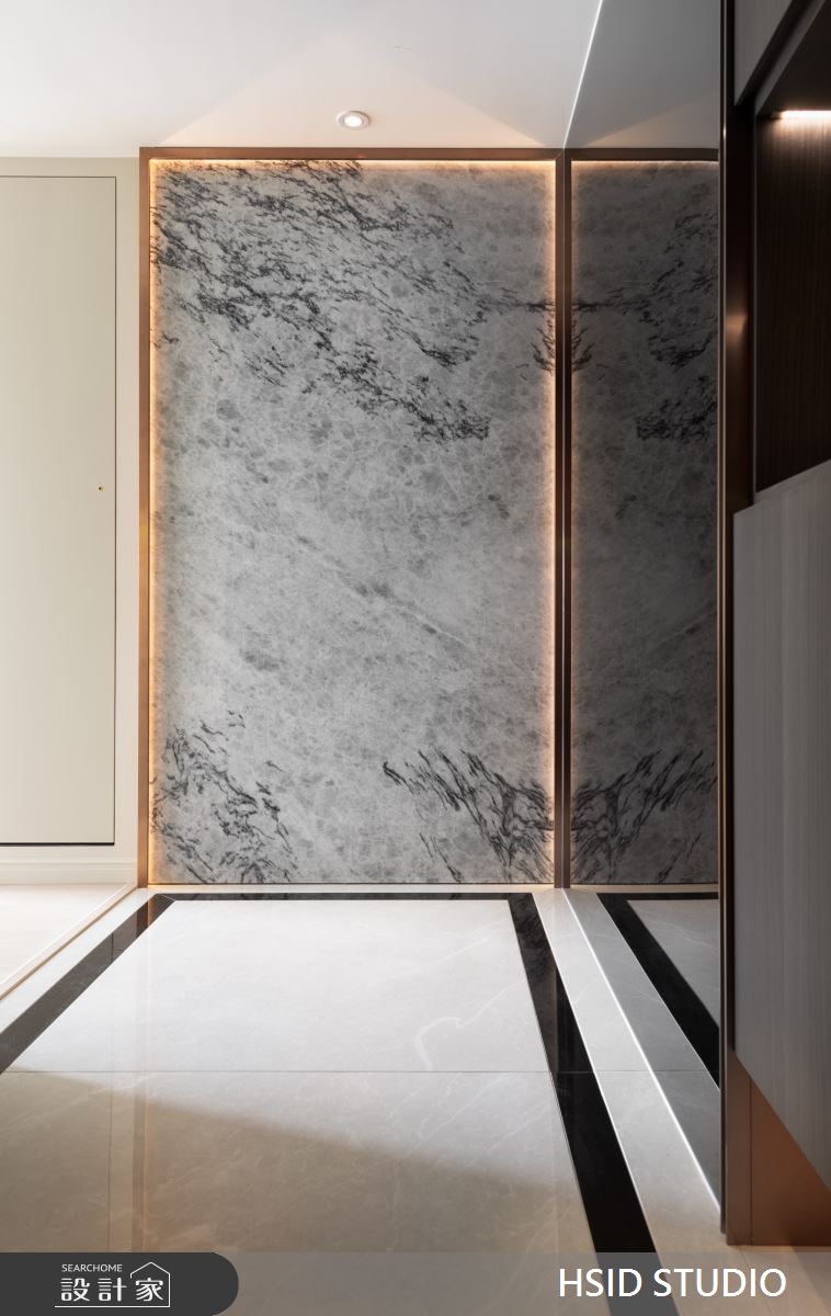 這是一間 30 坪的四口之家,經過兩次客變後仍有許多格