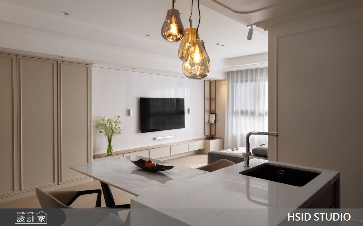 中島吧台規劃水槽機能,打造全方位生活機能。