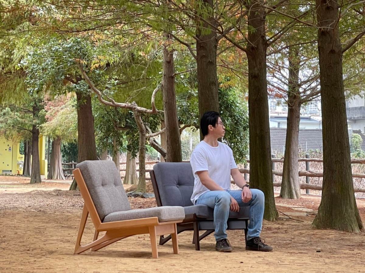 透過山毛櫸的木色、布紋變化，還能吻合不同住宅的風格，改變人們對沙發椅的傳統印象。