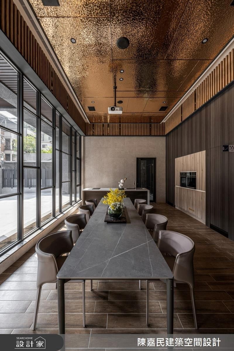 此案為腹地寬廣的350坪建案公設，陳嘉民建築空間設計 