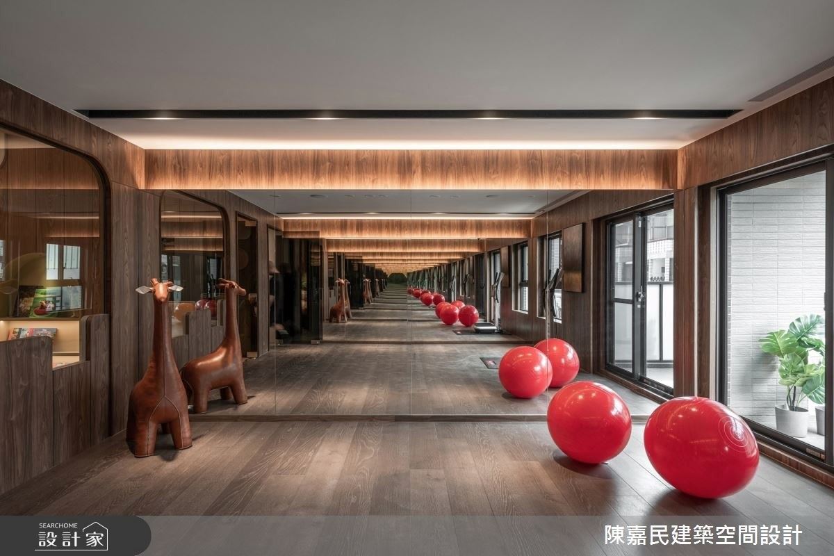 此案為腹地寬廣的350坪建案公設，陳嘉民建築空間設計 