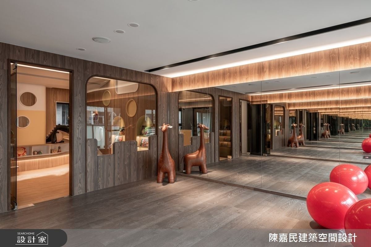 此案為腹地寬廣的350坪建案公設，陳嘉民建築空間設計 