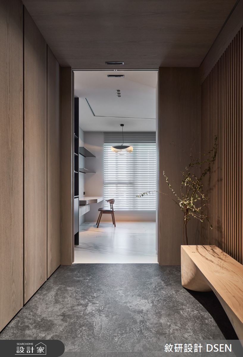 42坪的3房2廳的現代風新成屋，原始入口廊道既深且迂迴