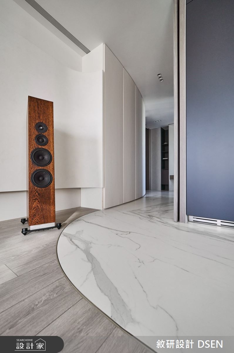 42坪的3房2廳的現代風新成屋，原始入口廊道既深且迂迴