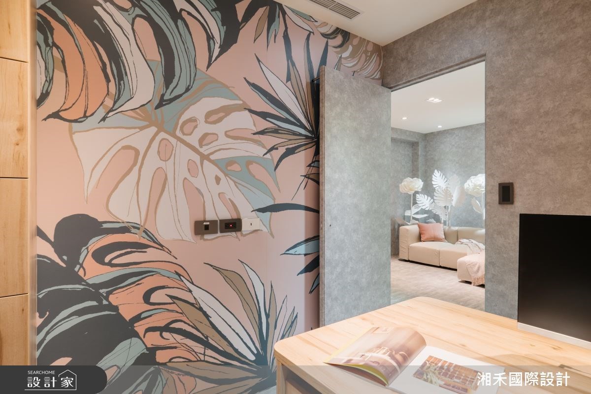 透過溫潤柔和的燈光映照,以及寧靜灰、玫瑰粉色調,這