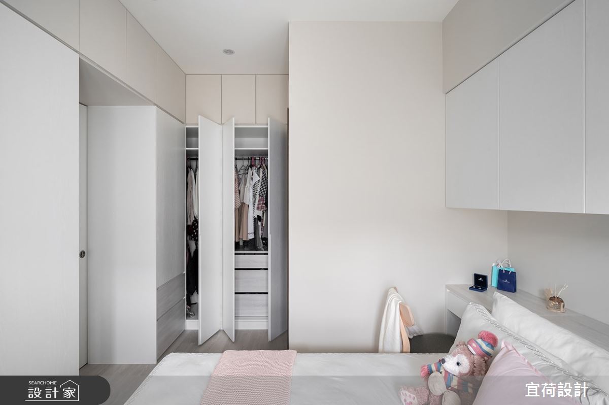 35坪的新成屋為屋主的新婚宅，原屋況具有廊道狹窄、收