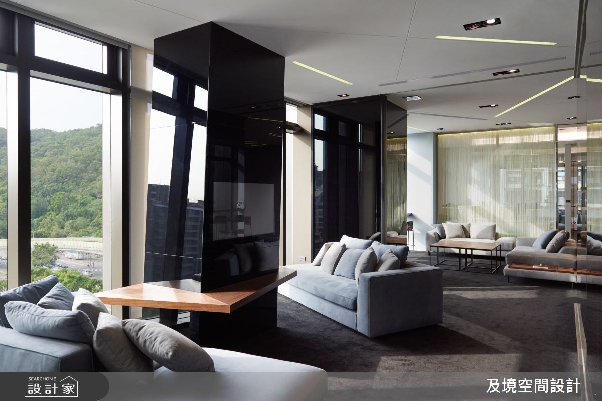 此案為佔地百坪的商辦空間，設計團隊以企業的核心價值