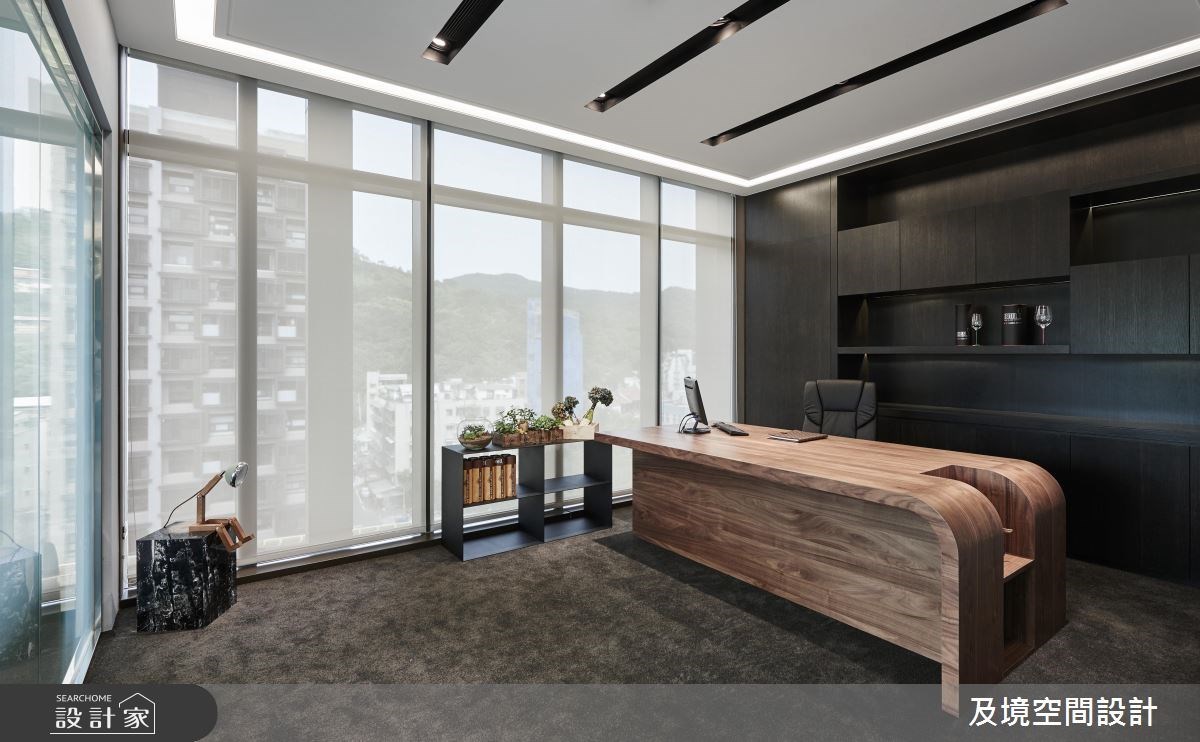 此案為佔地百坪的商辦空間，設計團隊以企業的核心價值