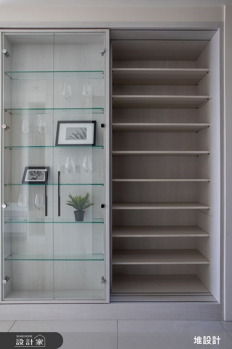 平日喜愛蒐藏藝術品的屋主,除了希望新居擁有必備的展