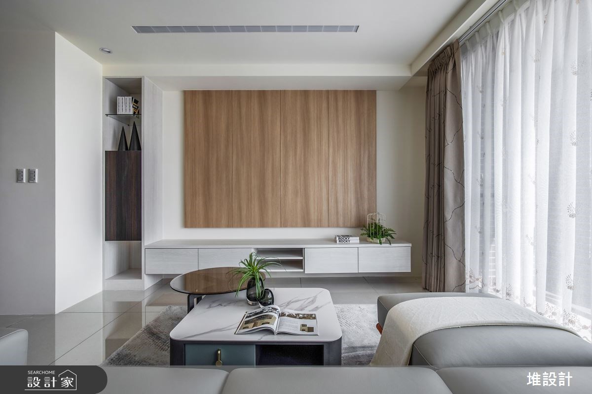 平日喜愛蒐藏藝術品的屋主,除了希望新居擁有必備的展