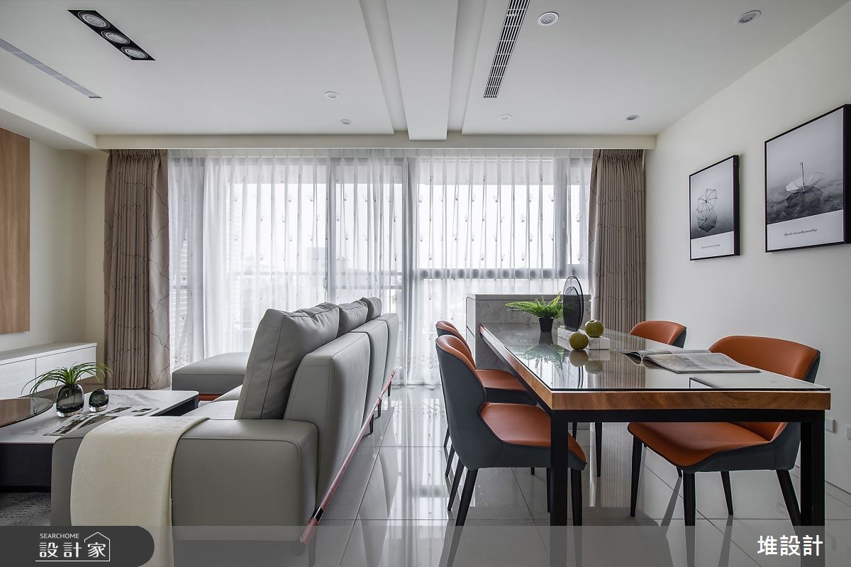 平日喜愛蒐藏藝術品的屋主,除了希望新居擁有必備的展