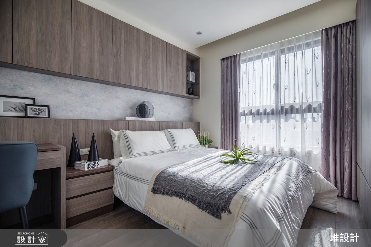 平日喜愛蒐藏藝術品的屋主,除了希望新居擁有必備的展