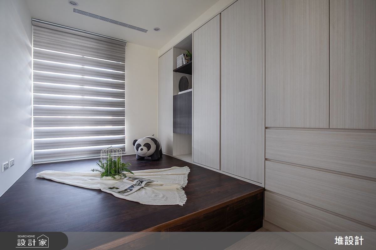 平日喜愛蒐藏藝術品的屋主,除了希望新居擁有必備的展