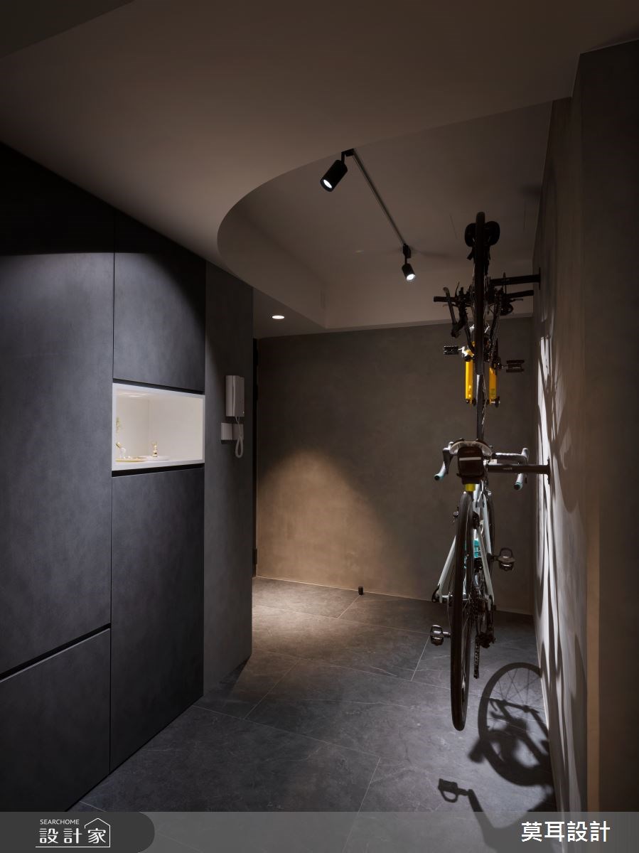 平日愛好運動的屋主夫妻,希望將這間26坪老屋翻新,改