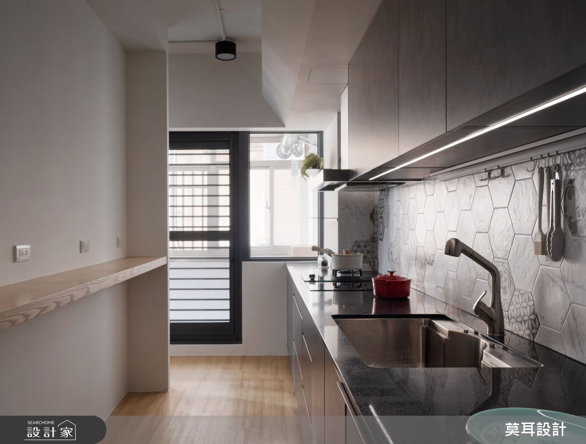 平日愛好運動的屋主夫妻,希望將這間26坪老屋翻新,改