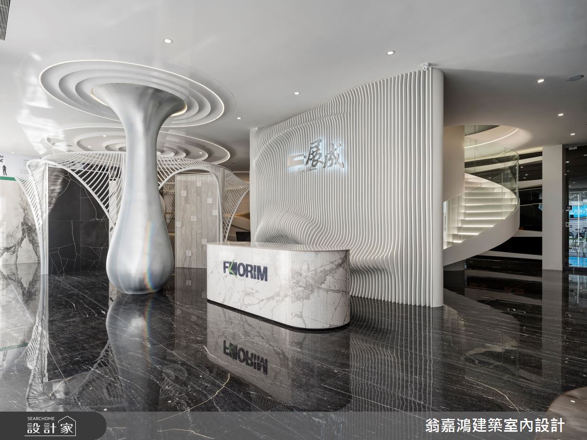 此案為磁磚品牌的概念館,設計師打破傳統商空格局,融