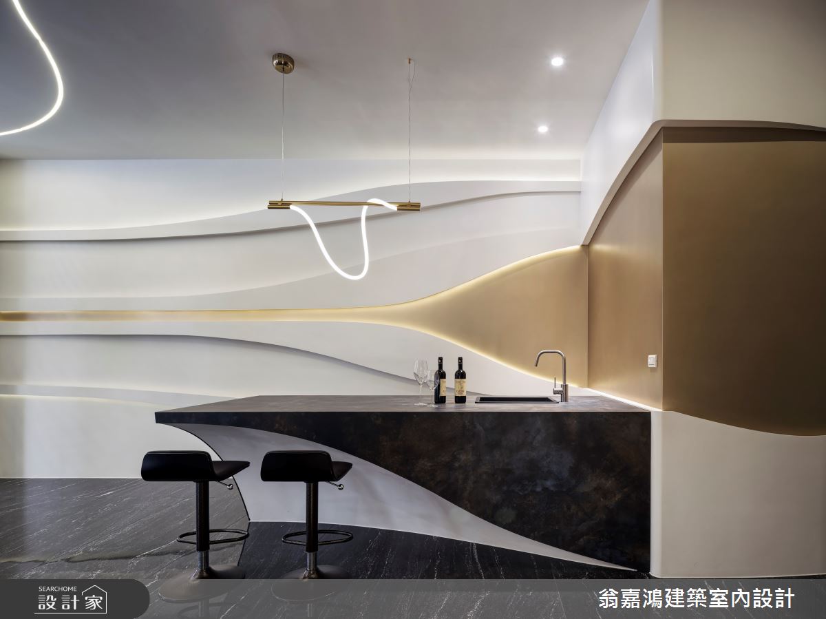 此案為磁磚品牌的概念館,設計師打破傳統商空格局,融