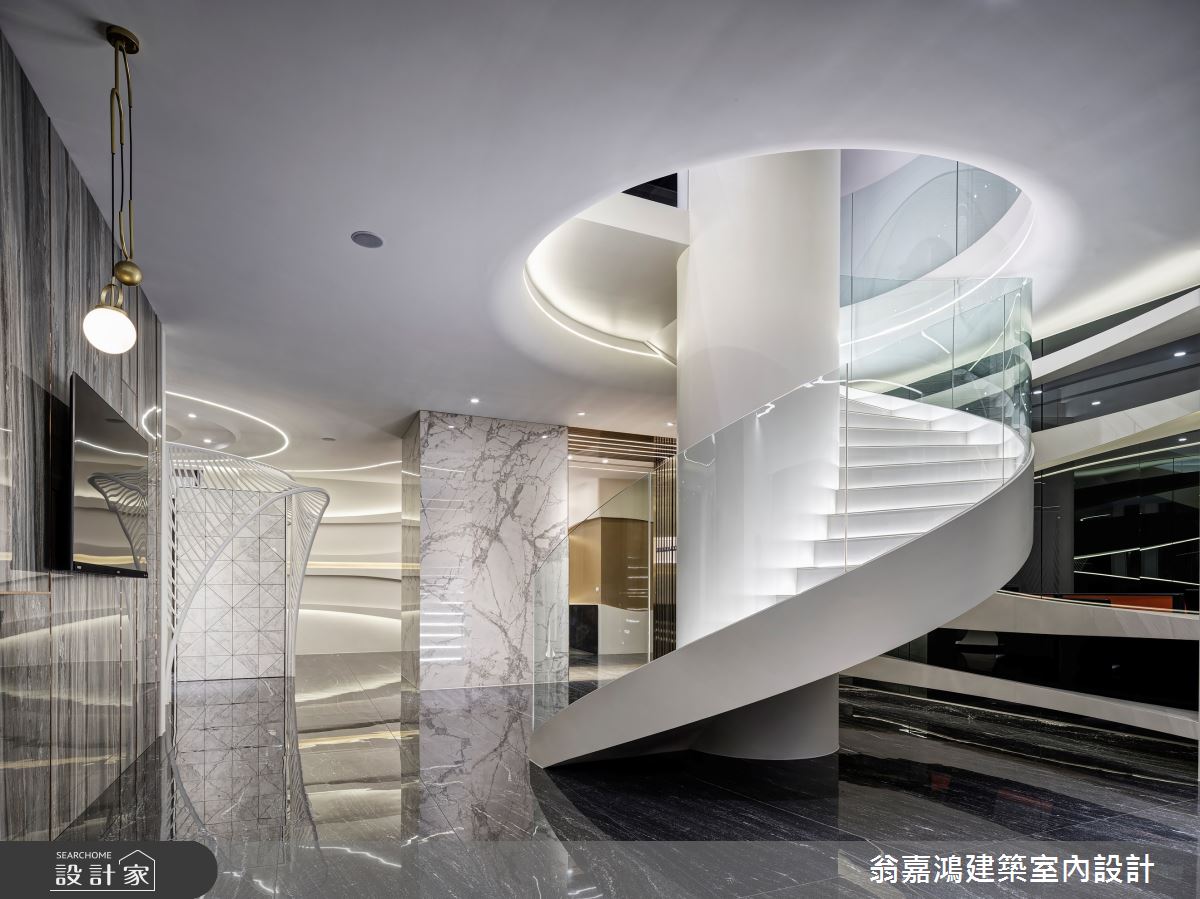 此案為磁磚品牌的概念館,設計師打破傳統商空格局,融