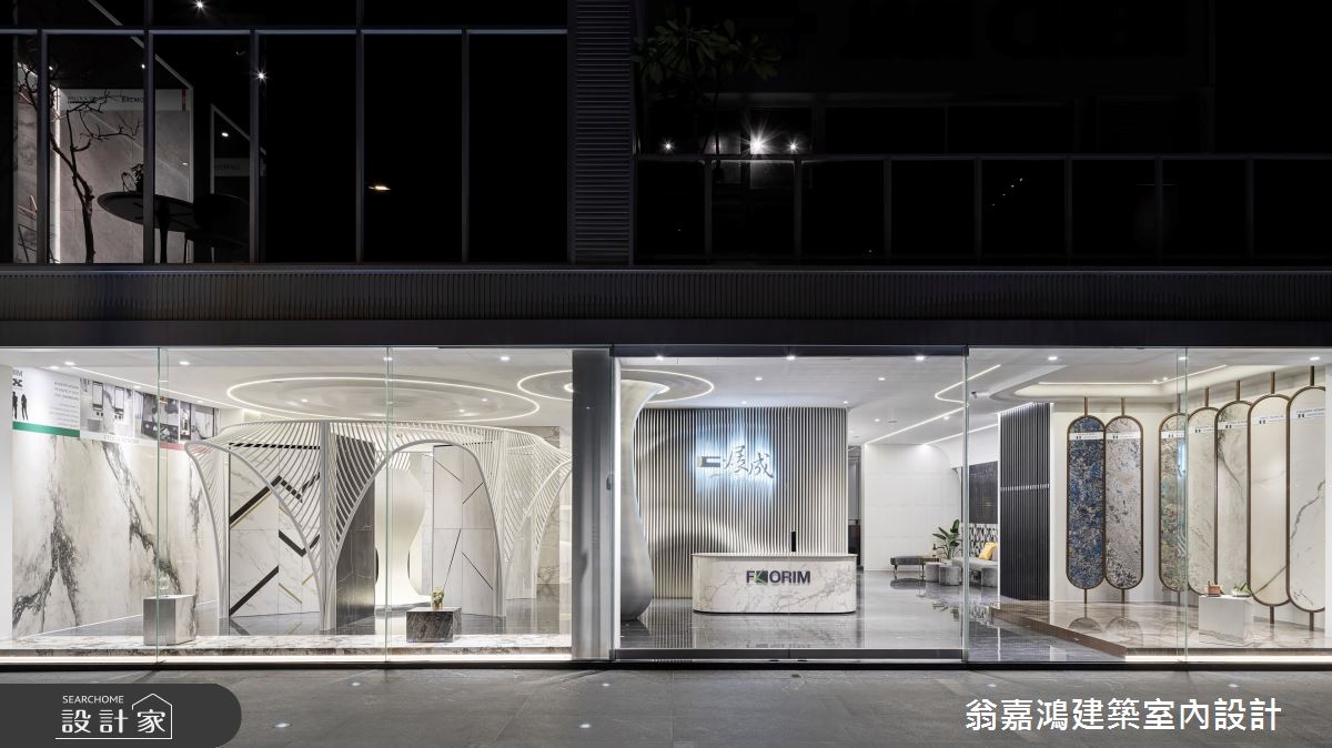 此案為磁磚品牌的概念館,設計師打破傳統商空格局,融