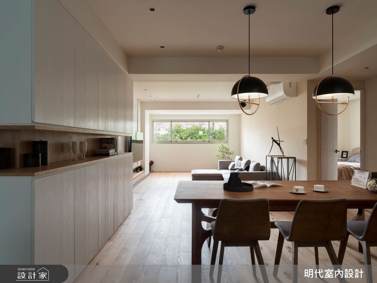28坪簡約風居家，住著2大1小2貓的甜蜜小家庭。設計團