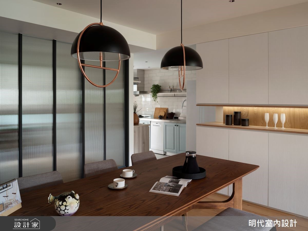 28坪簡約風居家，住著2大1小2貓的甜蜜小家庭。設計團