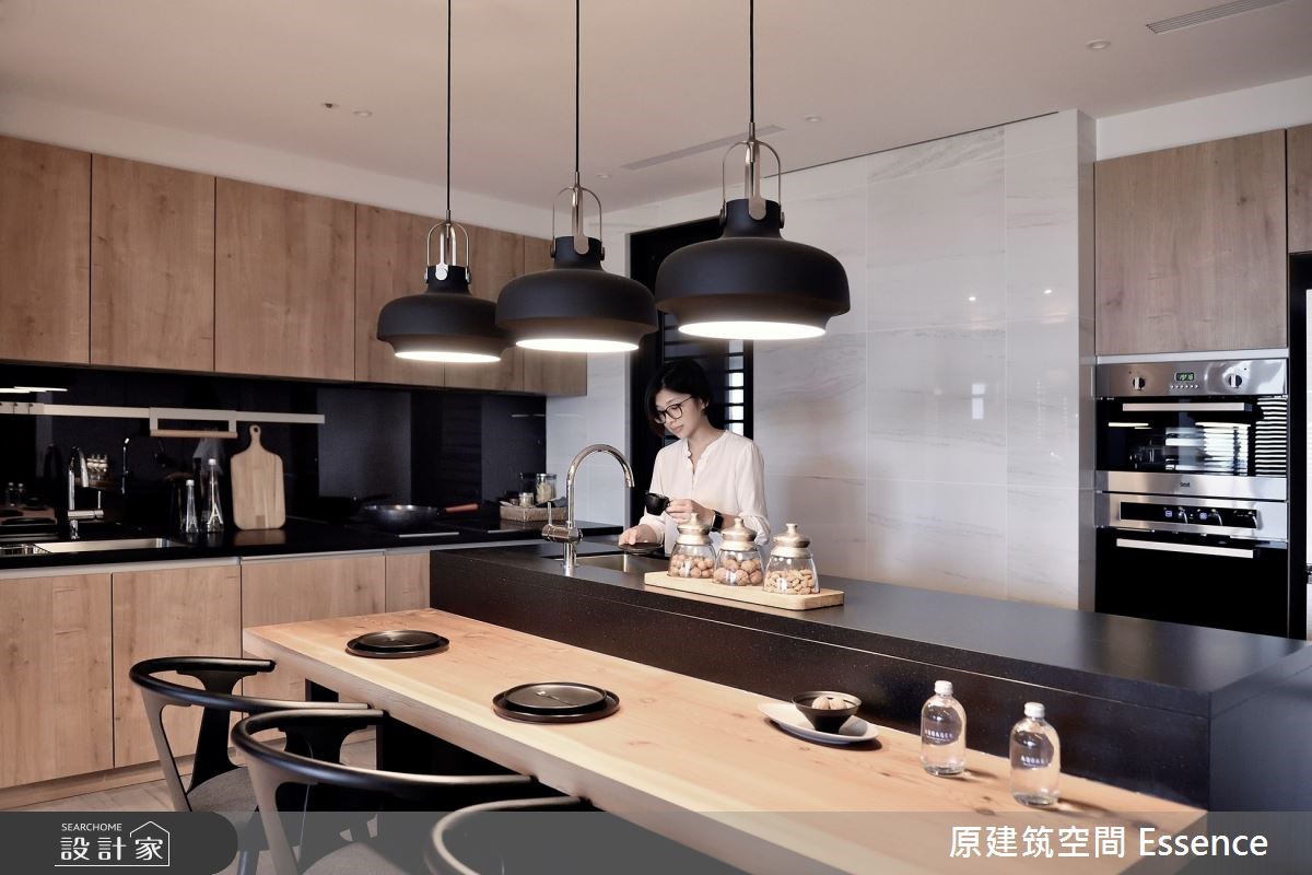 熱情大方的頂客族屋主，愛好品嚐紅酒、看電影，更喜歡