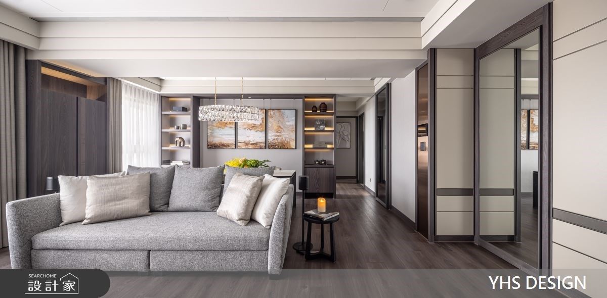 設計師藉由格局配置的重新整合，換來更遼闊的空間感，並將燈光線路開關位置集中，降低視覺畫面的干擾，搭配鈦金屬面板材質，賦予精緻的使用體驗。