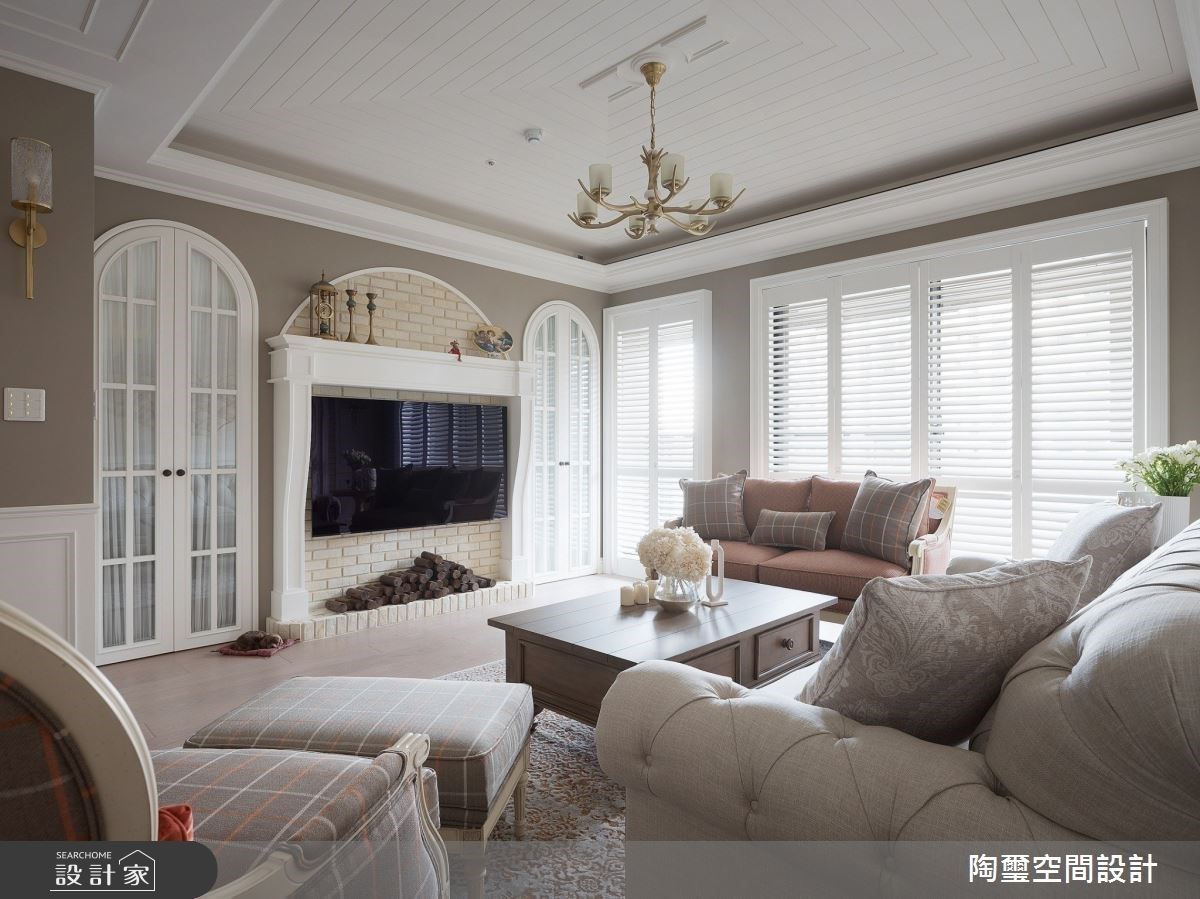 弧形拱門巧妙隱藏儲物室,增添空間運用坪效。