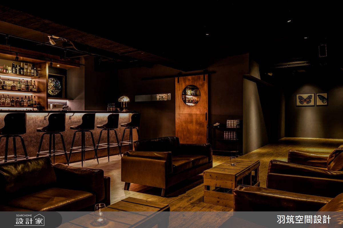 42坪美式風尚Bar在城市裡展開，提供給繁忙的都會人們