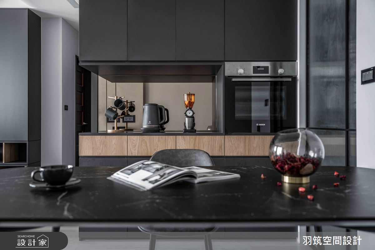 30坪兩房現代風居家空間裡,入住著屋主夫妻與他們的愛