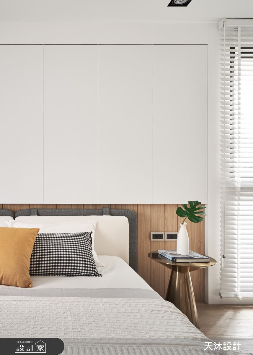 室內50坪的空間，設計師保留良好採光，解決原本收納與