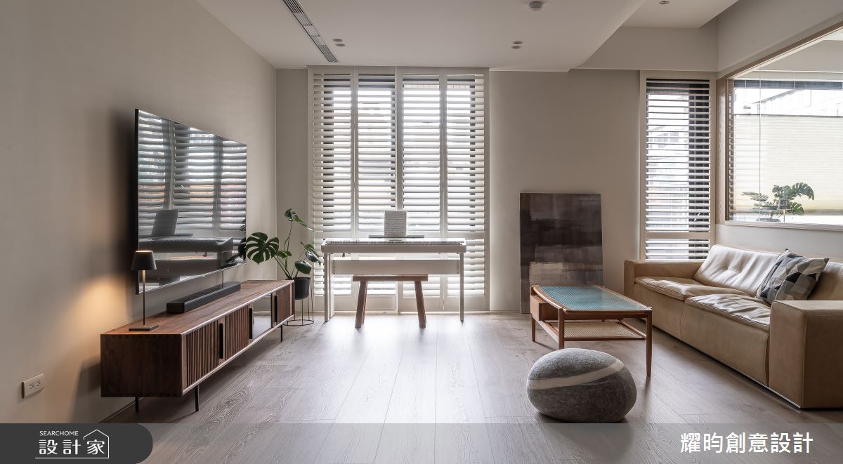 50坪的中古屋透過精準的色彩搭配與多重材質的拼接活化