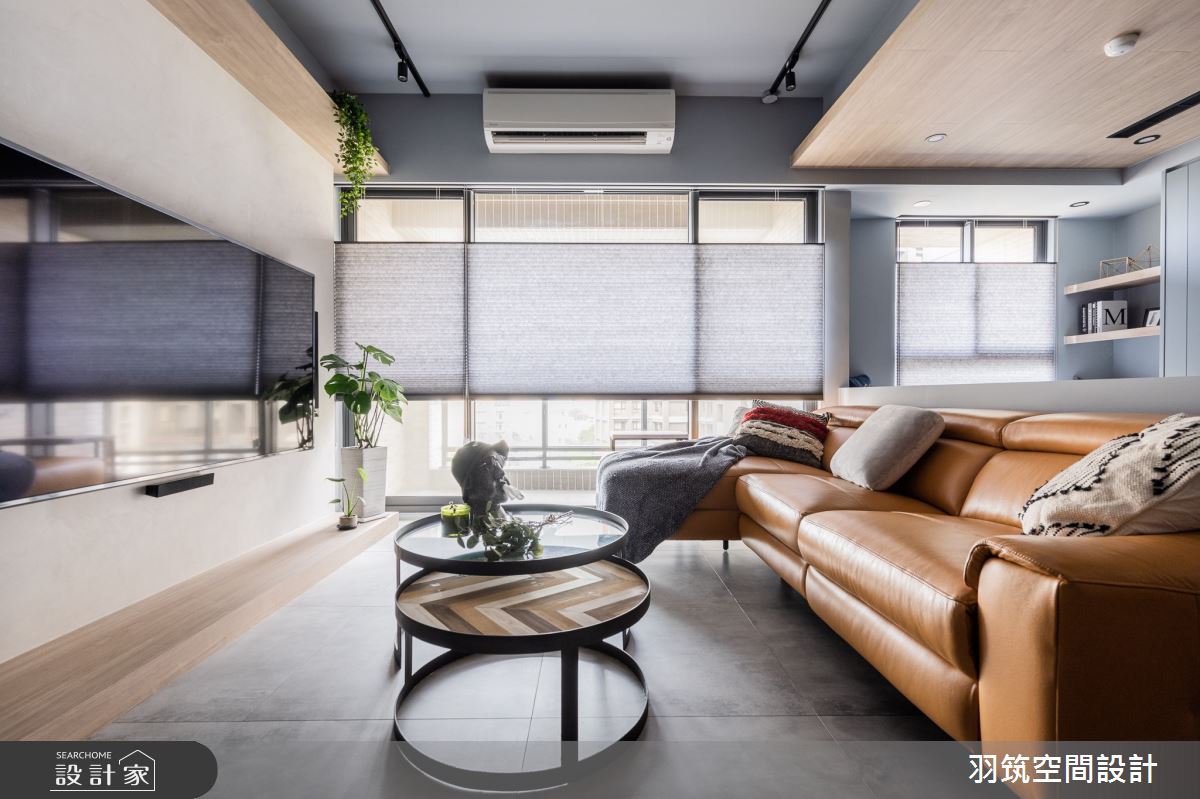大面落地窗引入戶外暖陽，提升整體空間明亮度，替工業