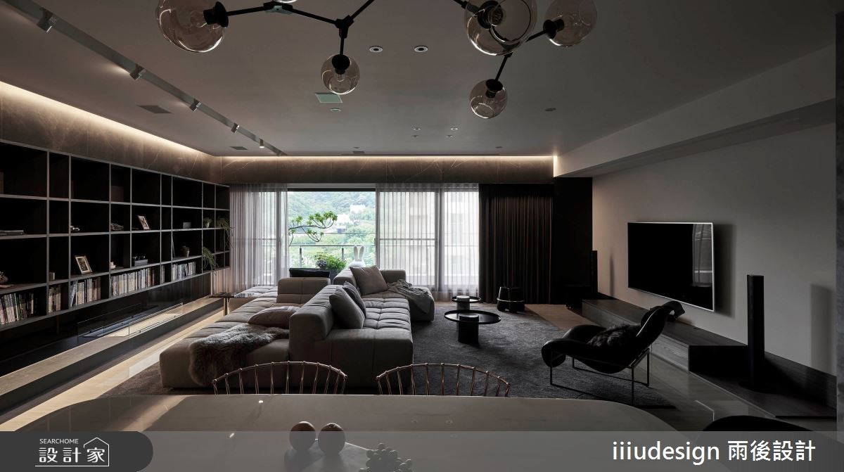 回到自己的家，卸下領帶、襯衫後，屋主希望家是一個很