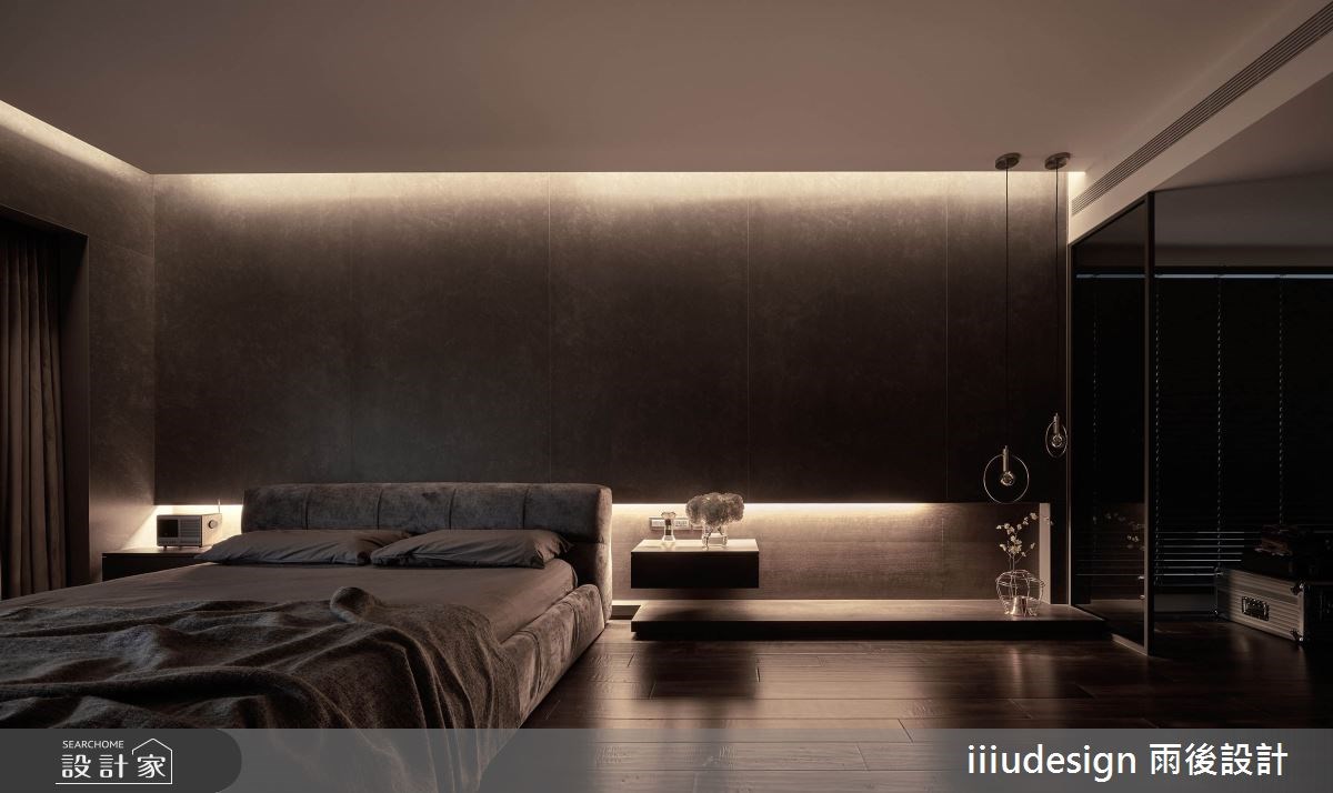 回到自己的家，卸下領帶、襯衫後，屋主希望家是一個很