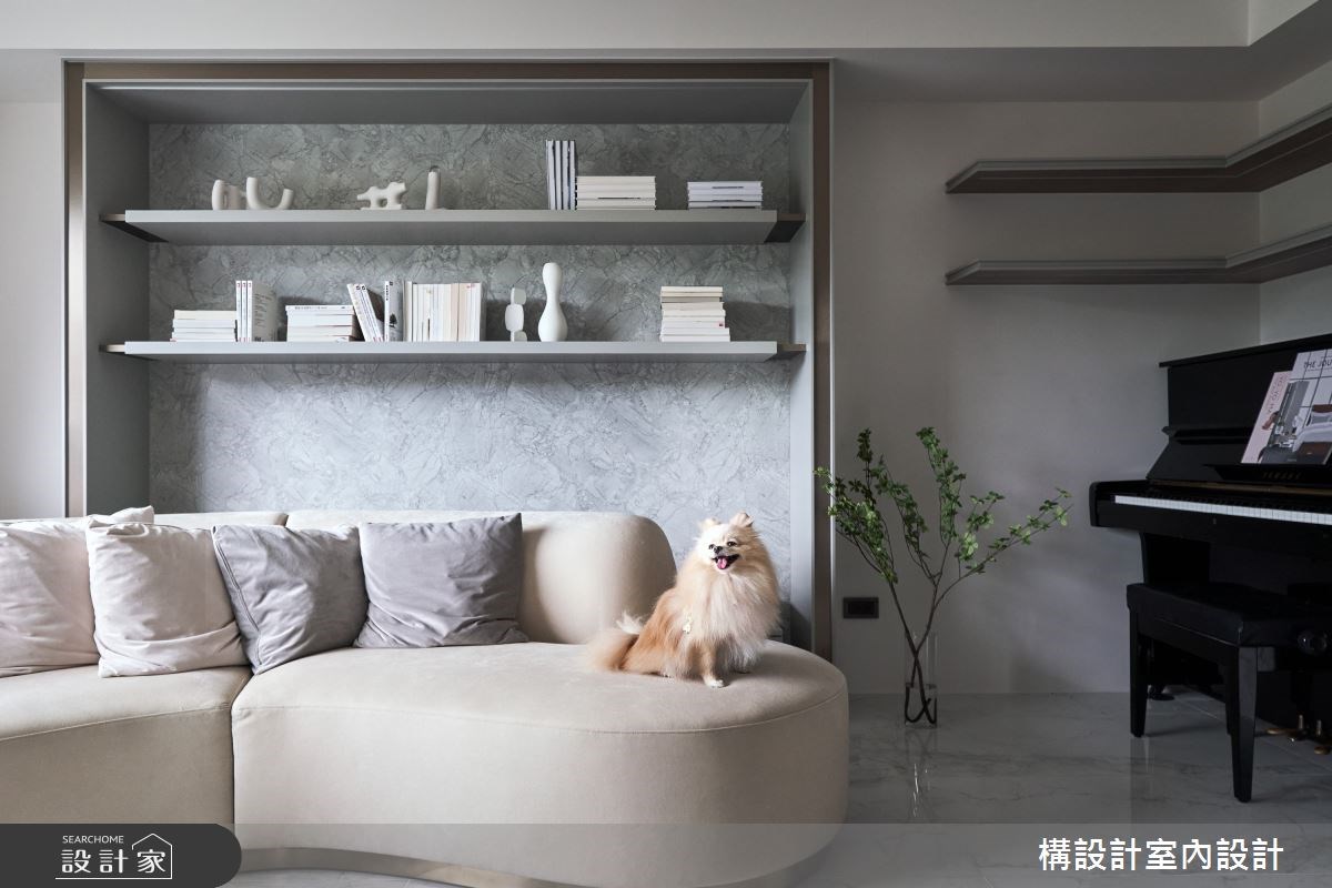 因為愛上窗外的一片公園綠景,屋主一家和他們的寵物將