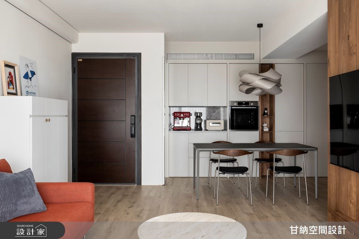 占地24坪的小宅中,秉著屋主清晰且明確的想法及主見,