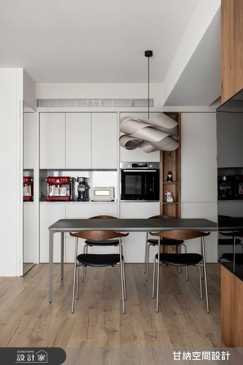 占地24坪的小宅中,秉著屋主清晰且明確的想法及主見,