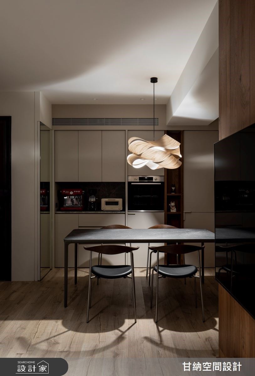 占地24坪的小宅中,秉著屋主清晰且明確的想法及主見,