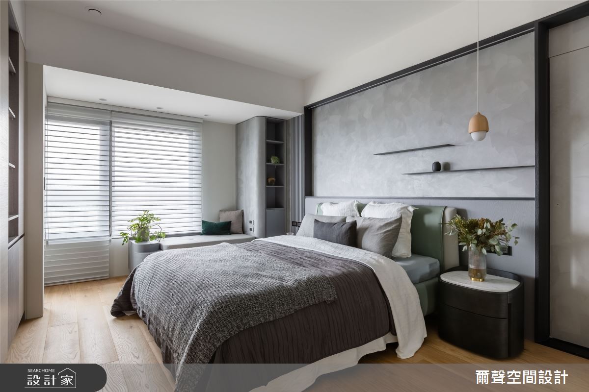 51 坪的住宅空間,以黑、灰、白為基底,將多元化的材