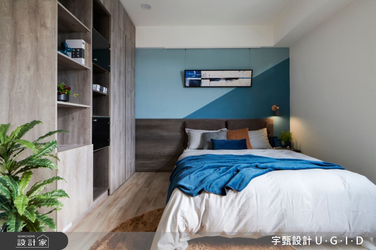 46坪空間裡，設計師以現代風為設計主軸，活用木紋磚、